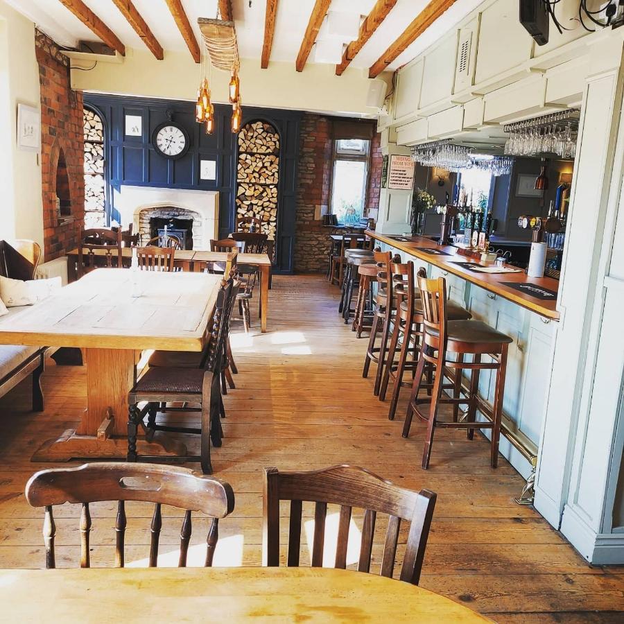 Tipputs Inn, Pub, Restaurant & Boutique Flats Stroud  Esterno foto