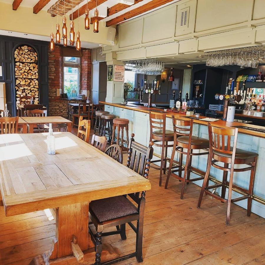 Tipputs Inn, Pub, Restaurant & Boutique Flats Stroud  Esterno foto